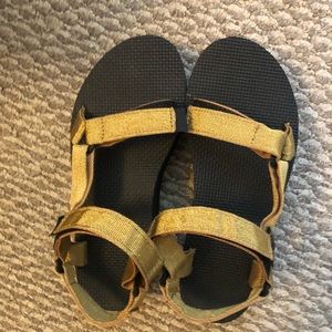 Gold Platform Tevas